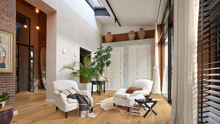 Raumszene, Sessel, Bodenbelag, Fenster, Wand